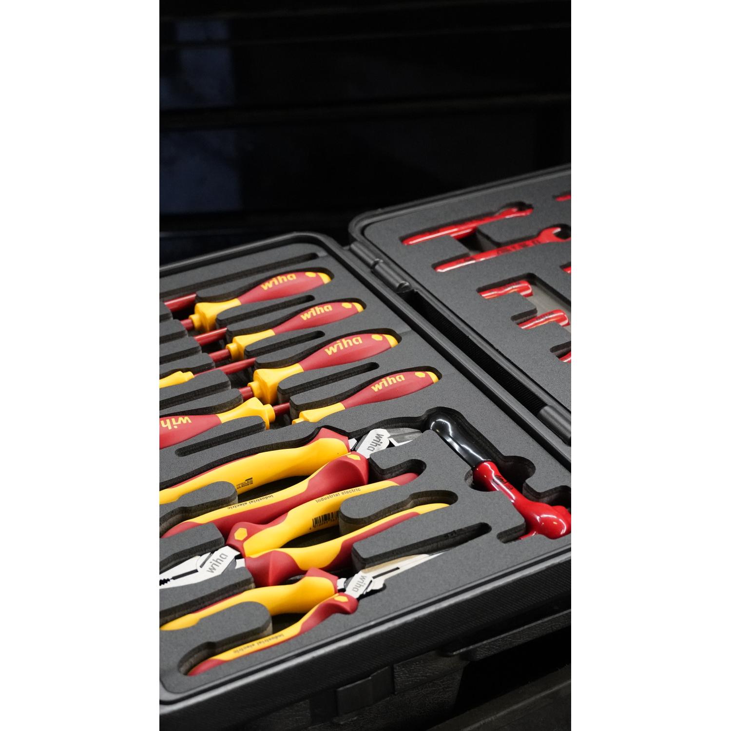 Wiha Multi-Purpose Tool Set | AutoZone