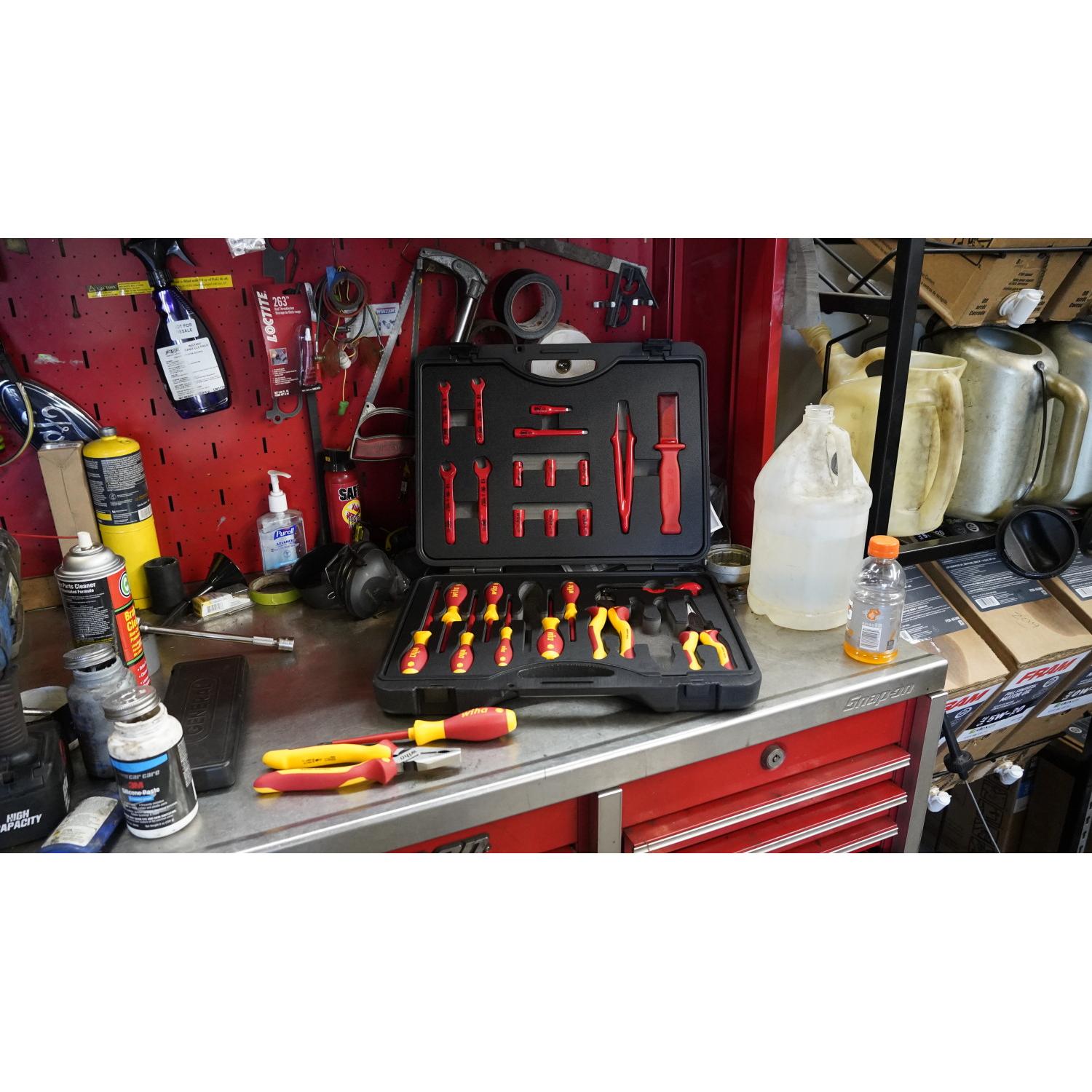 Wiha Multi-Purpose Tool Set | AutoZone
