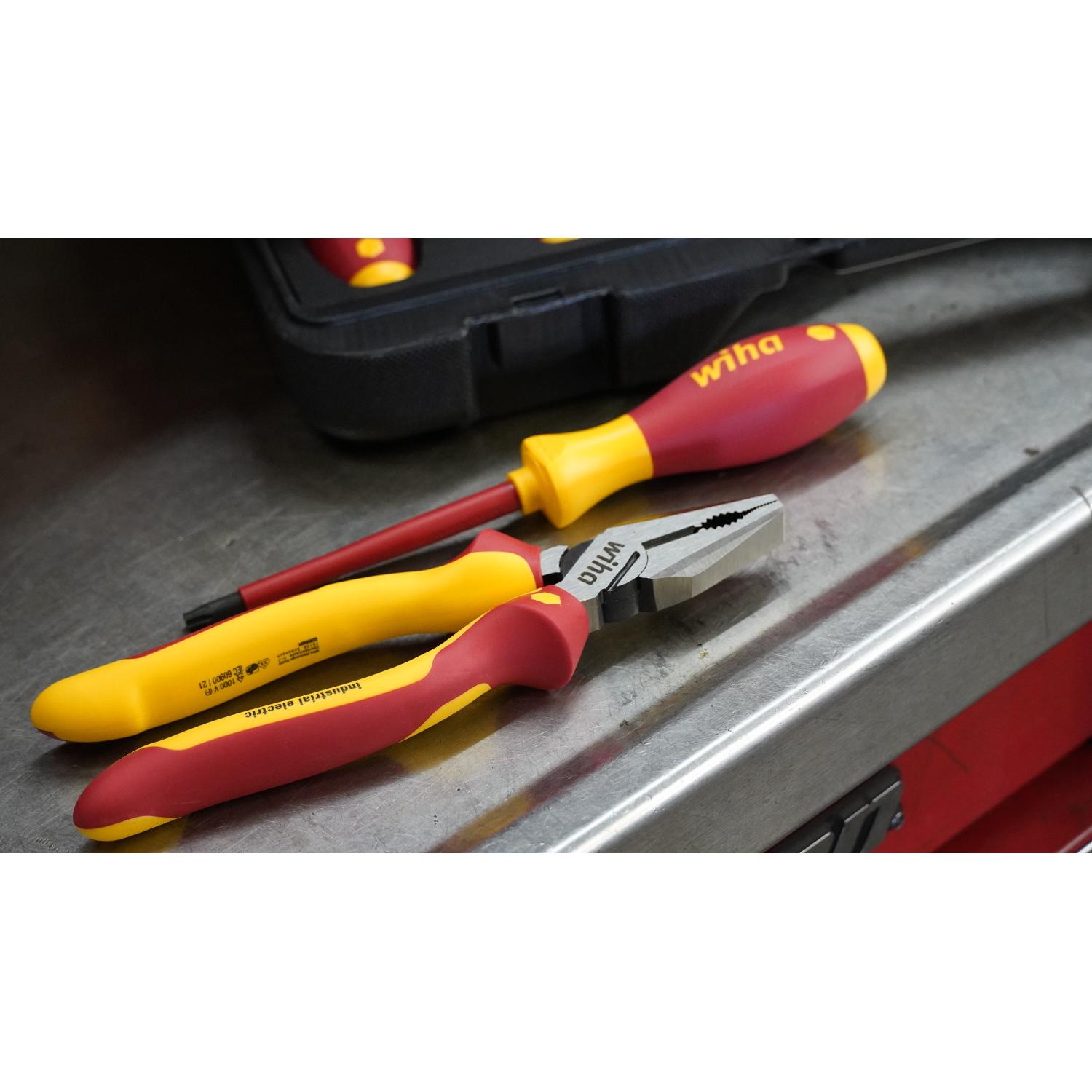 Wiha Multi-Purpose Tool Set | AutoZone
